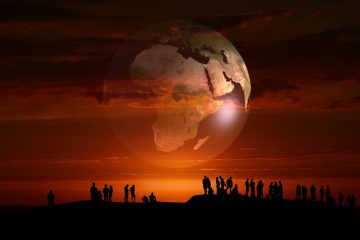 Nous voyons des humains hésitants dans leur nouvelle gloire Nous voyons des humains hésitants dans leur nouvelle gloire