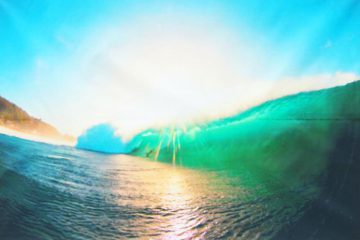 Des vagues de lumières viennent réveiller les êtres endormis… Des vagues de lumières viennent réveiller les êtres endormis…