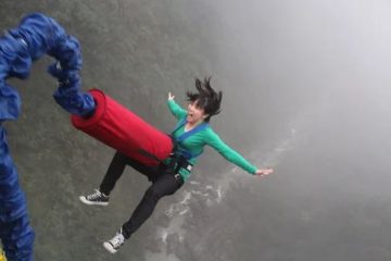 Comme un saut à l’élastique. Comme un saut à l’élastique.