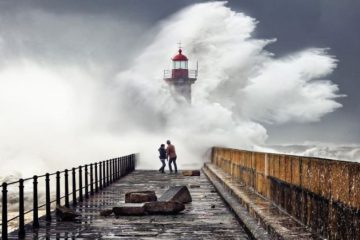 VOUS ÊTES AU COEUR DE LA TEMPÊTE VOUS ÊTES AU COEUR DE LA TEMPÊTE