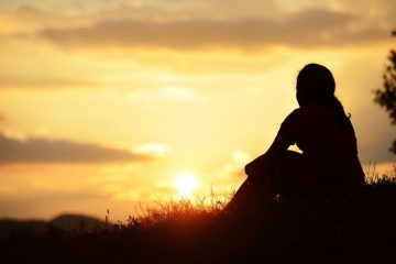 ASSOYEZ-VOUS EN SILENCE !… ASSOYEZ-VOUS EN SILENCE !…