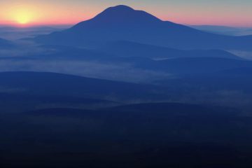 L’ASCENSION DE LA MONTAGNE DE VÉRITÉ
