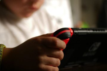 COMMENT ACCOMPAGNER NOS ENFANTS LORSQU’ILS SONT DANS LA CONSOMMATION, LE PLAISIR ET LES FUTILITÉS ?