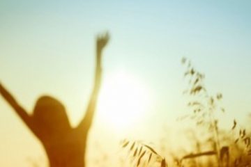 ABANDONNEZ LES CERTITUDES INUTILES POUR VOUS RAPPELER CE QUI EST RÉEL ABANDONNEZ LES CERTITUDES INUTILES POUR VOUS RAPPELER CE QUI EST RÉEL