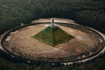 ATENA : LES PYRAMIDES ET LA RENCONTRE DES PLANS DE VIE ATENA : LES PYRAMIDES ET LA RENCONTRE DES PLANS DE VIE