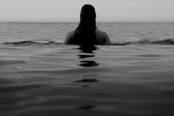 LE VOILE SE DÉCHIRE