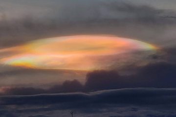 UN VAISSEAU DE LUMIÈRE FAIT DE PARTICULES MINÉRALES ADAMANTINES