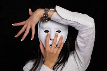 L’ART DE SE TRAHIR SOI-MÊME… L’ART DE SE TRAHIR SOI-MÊME…